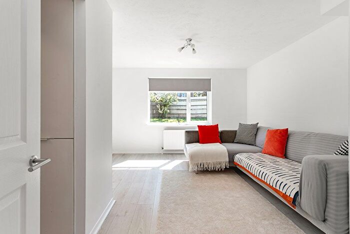 1 Bedroom Flat For Sale In Norman Road, Leytonstone, E11