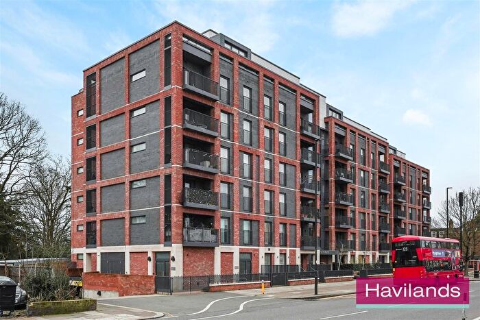 2 Bedroom Flat To Rent In Green Lanes, London, N21