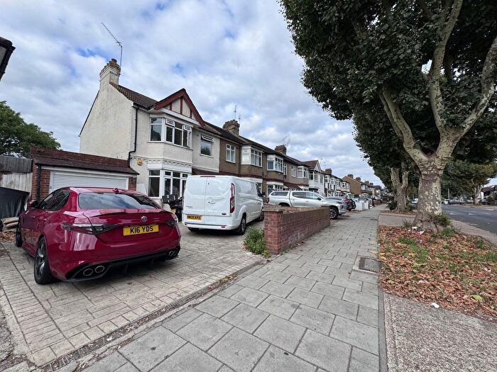 4 Bedroom Terraced House To Rent In Rush Green Road, Romford, RM7