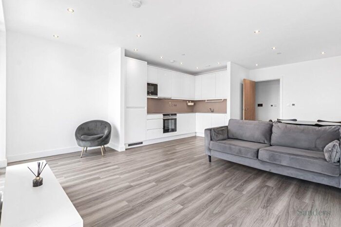 3 Bedroom Flat To Rent In Lismore Boulevard, London, NW9