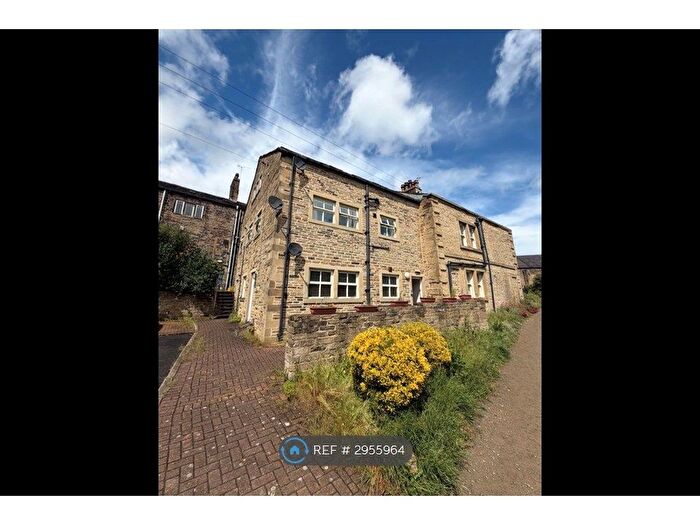 2 Bedroom Flat To Rent In Old Cawsey, Sowerby Bridge, HX6
