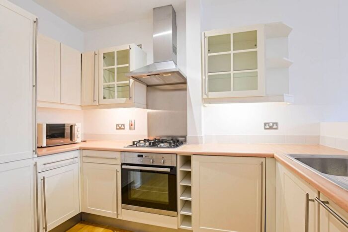 1 Bedroom Flat To Rent In Coachmaker Mews, Clapham North, London, SW4