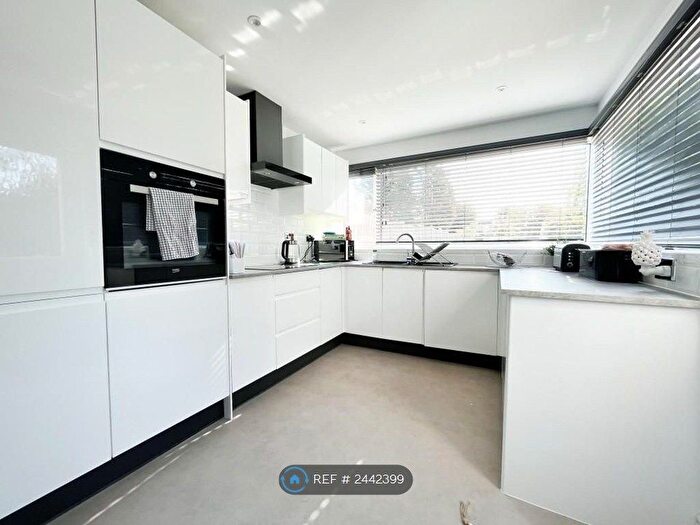 4 Bedroom Semi-Detached House To Rent In Roseberry Avenue, Benfleet, SS7