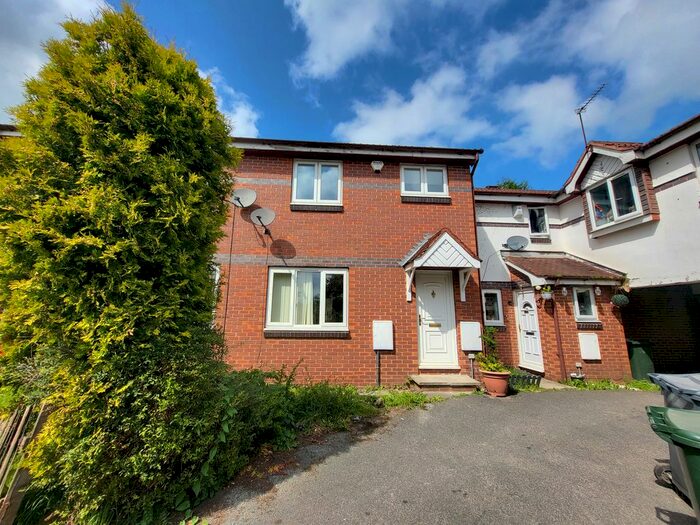 3 Bedroom Property To Rent In Whimbrel Close, Bradford, BD8