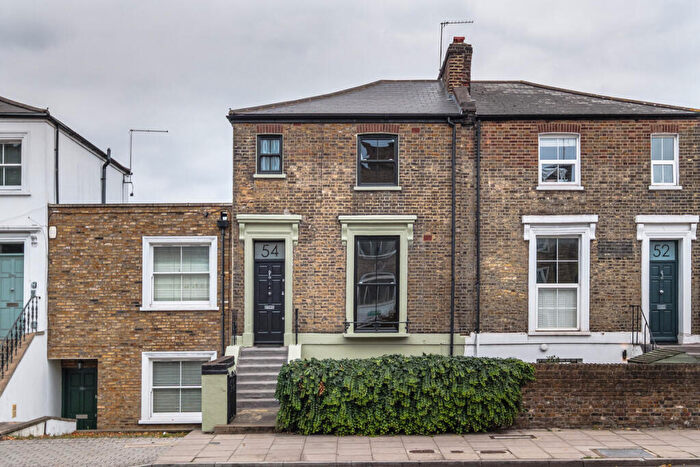 4 Bedroom Terraced House For Sale In Southgate Road, London, N1