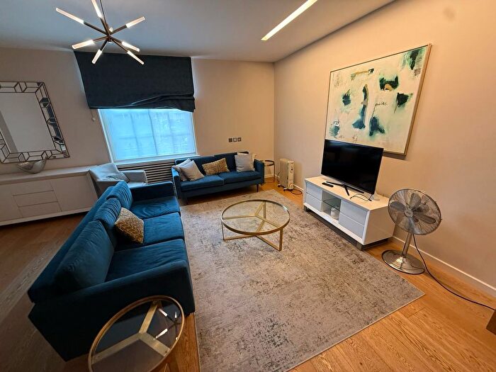 2 Bedroom Flat For Sale In Lowndes Square, London, SW1X