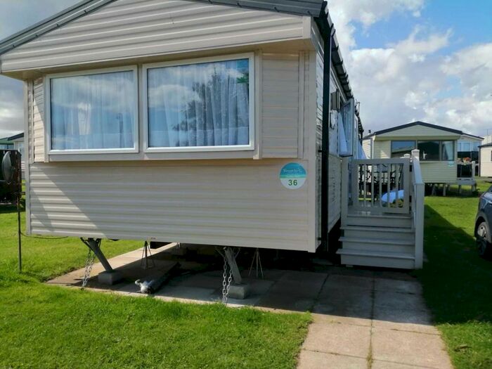 2 Bedroom Mobile/park Home For Sale In Willerby Season, Bridlington, YO15