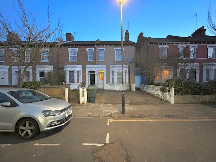 Studio To Rent In Malvern Road, London, N8