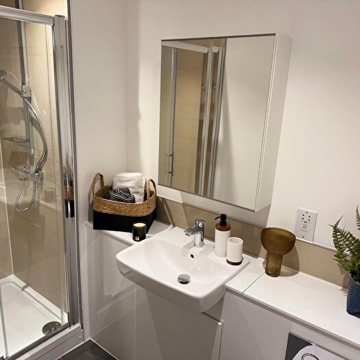 2 Bedroom Apartment To Rent In Minerva Square, Glasgow, G3