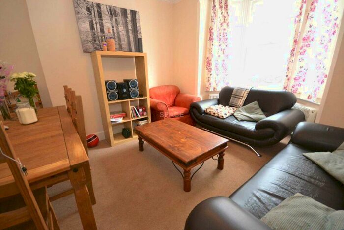 4 Bedroom Terraced House To Rent In Donnington Road, Reading, Berkshire, RG1