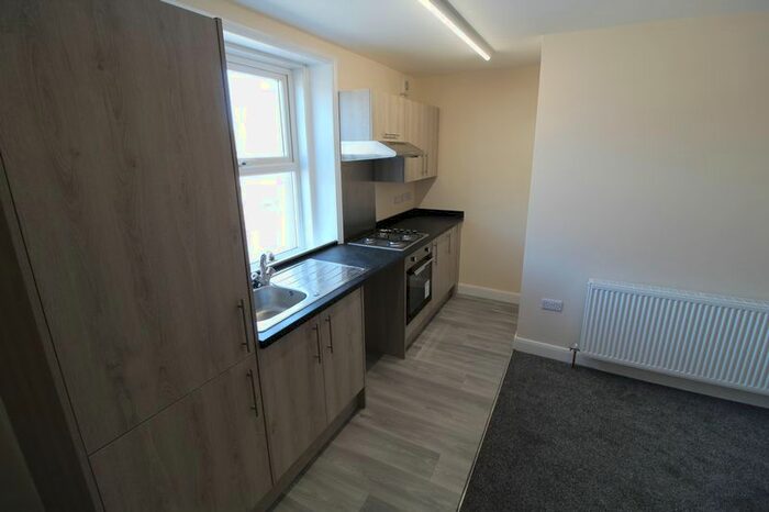 1 Bedroom Flat To Rent In Long Lane, Dalton, HD5