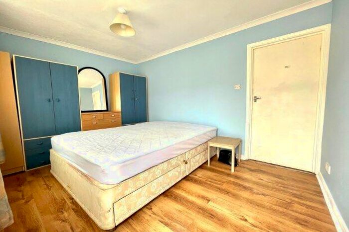 1 Bedroom Flat To Rent In Mayfair Avenue, Ilford, IG1