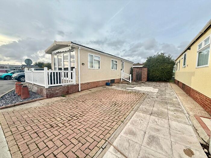 1 Bedroom Park Home For Sale In Kings Park, Canvey Island, SS8