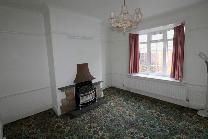 3 Bedroom Semi-Detached House To Rent In Sunnybank Avenue, Thornbury, BD3