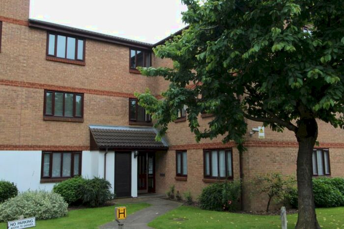 1 Bedroom Apartment To Rent In Burnham Gardens, Croydon, CR0