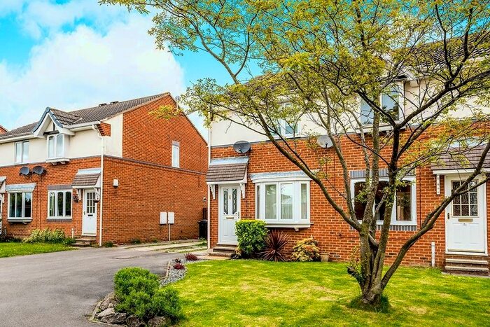 2 Bedroom Semi-Detached House To Rent In Hillthorpe Court, Leeds, West Yorkshire LS10