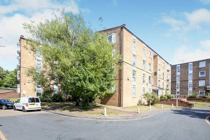 1 Bedroom Flat To Rent In Ambleside Gardens, Sutton, Surrey, SM2
