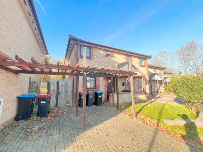 2 Bedroom Semi-Detached House To Rent In Wheatcroft Close, Beanhill, Milton Keynes, MK6