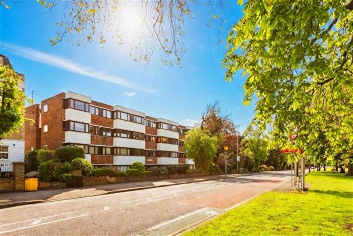 2 Bedroom Apartment To Rent In Glenwood Court, Woodford Road, South Woodford, E18