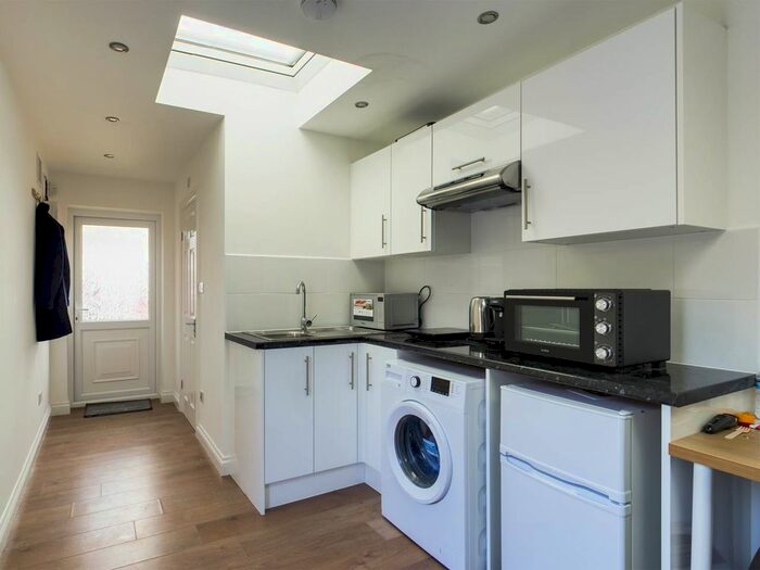 Studio To Rent In Restons Crescent, London, SE9