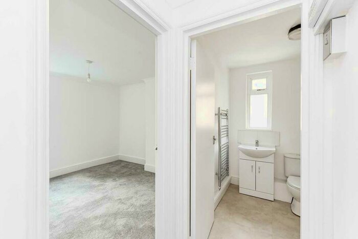 1 Bedroom Flat To Rent In Evering Road, F/F Rear, Stoke Newington, N16