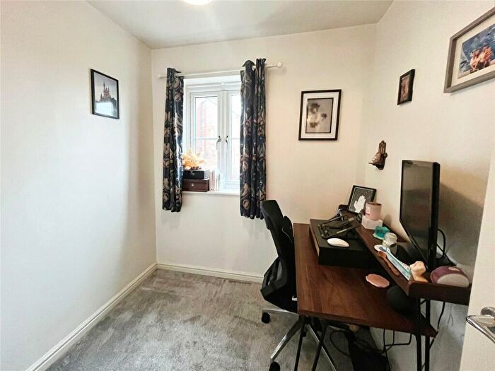 3 Bedroom Semi-Detached House For Sale In Weavers Close, Bulkington, Bedworth, Warwickshire, CV12