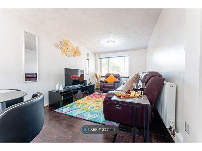 3 Bedroom Semi-Detached House To Rent In Leaside Way, Southampton, SO16