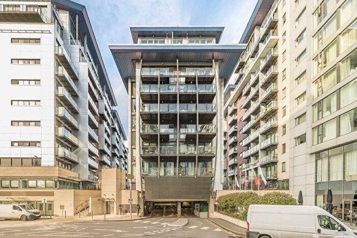 2 Bedroom Flat To Rent In Queenstown Road, Queenstown Road, SW11