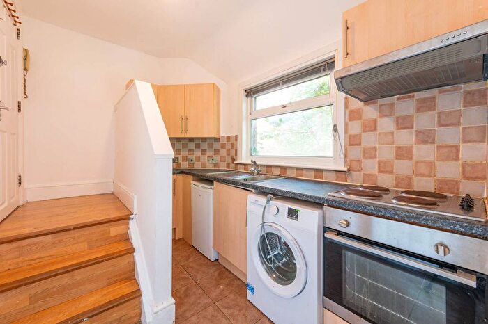 1 Bedroom Flat To Rent In Park Avenue, Willesden Green, London, NW2