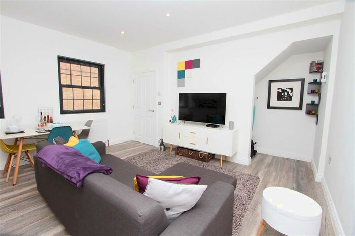 1 Bedroom End Of Terrace House To Rent In Winston House, High Road, Ickenham, UB10