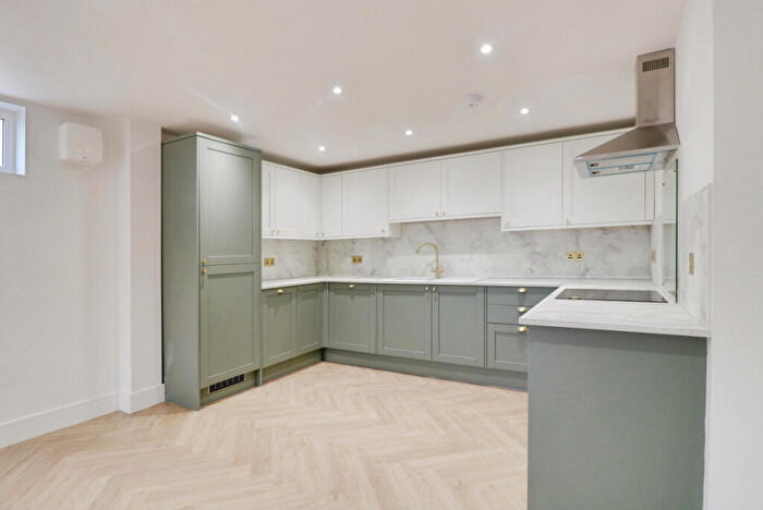 2 Bedroom Flat To Rent In Elmsleigh Drive, Leigh-on-Sea, SS9