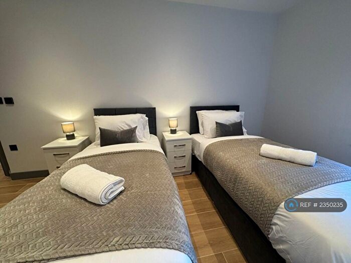 2 Bedroom Flat To Rent In Ballards Lane, London, N12