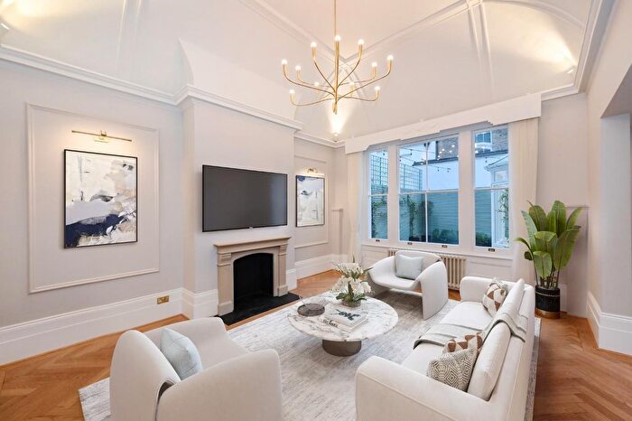 3 Bedroom Flat To Rent In Welbeck Street, Marylebone Village, London, W1G