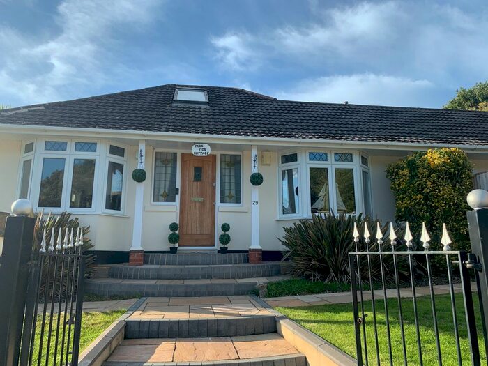 3 Bedroom Detached Bungalow To Rent In Archery Grove, Southampton, SO19