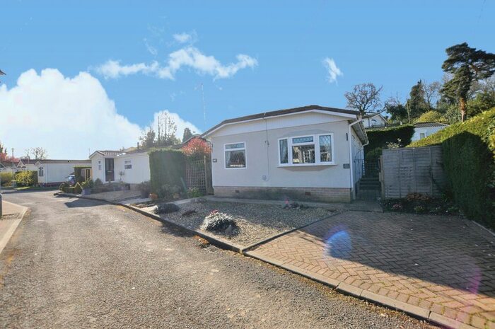 2 Bedroom Property For Sale In Upper Glen Avenue, Blisworth, Northampton, Northamptonshire, NN7