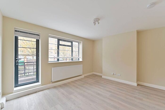 4 Bedroom Flat To Rent In Burden House, Vauxhall, London, SW8