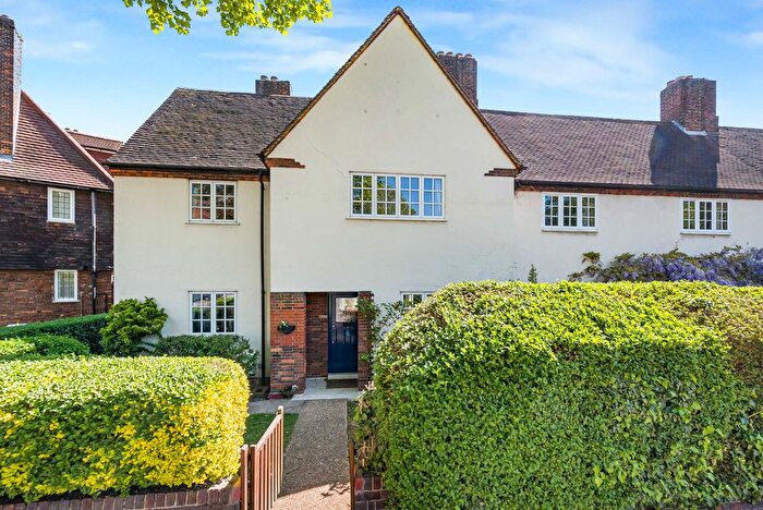 3 Bedroom End Of Terrace House For Sale In Well Hall Road, Eltham, London, SE9