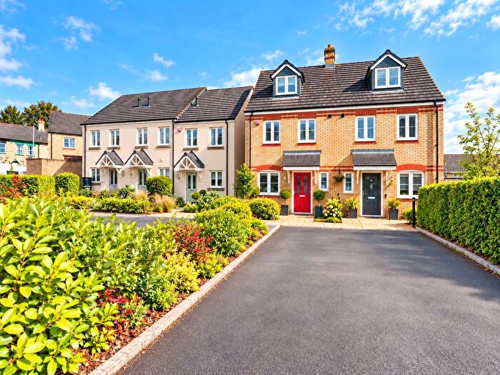 3 Bedroom Semi Detached House For Sale In Sanderling Close, Barnstaple, Devon, EX32