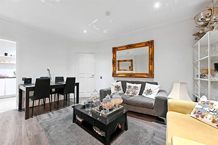 2 Bedroom Flat For Sale In Gloucester Road, London, SW7