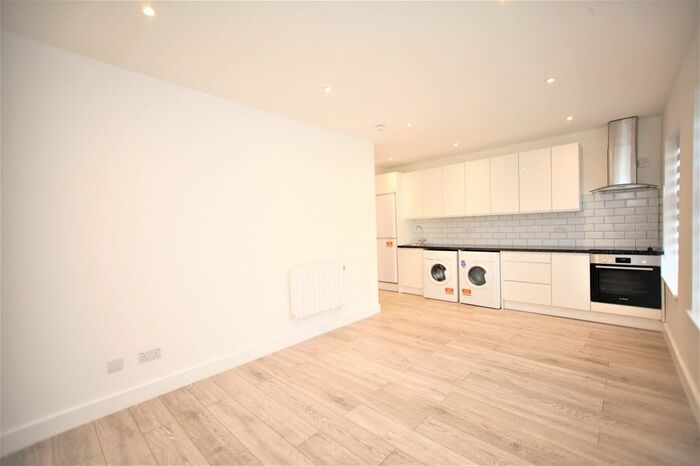 2 Bedroom Flat To Rent In Finchley Road, Temple Fortune, NW11
