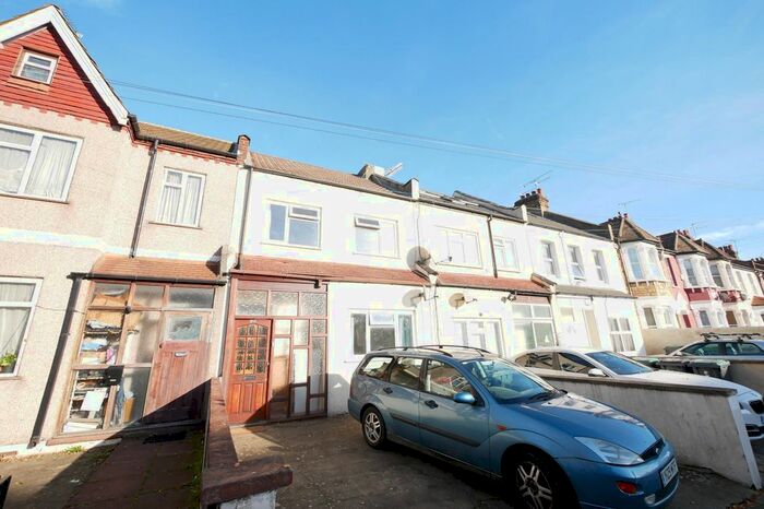 4 Bedroom Terraced House To Rent In Granville Road, Wood Green N22