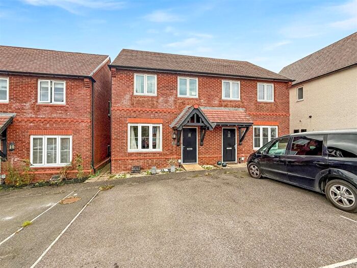 3 Bedroom Semi Detached House For Sale In Birdwood Crescent, Bideford, EX39