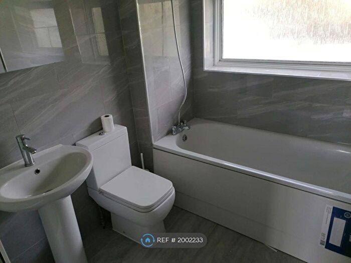 4 Bedroom Terraced House To Rent In Dinsdale Gardens, London, SE25