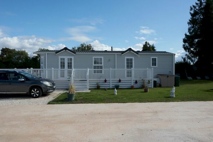 2 Bedroom Lodge For Sale In Bowdens Crest, Langport, TA10