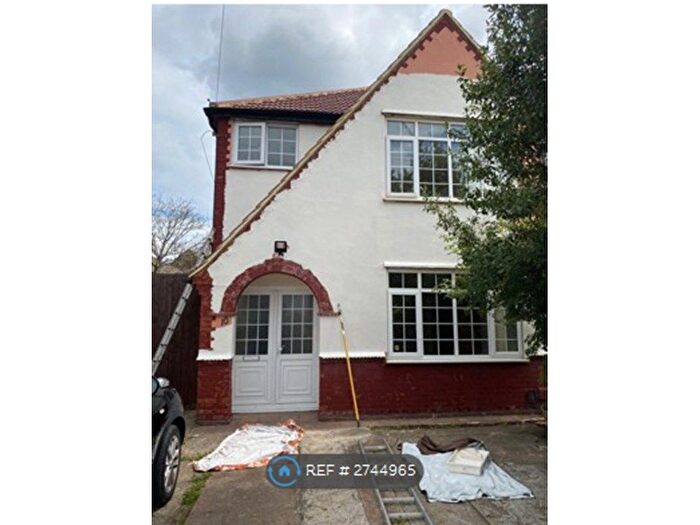 4 Bedroom Semi Detached House To Rent In The Close, Isleworth, TW7