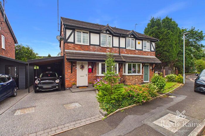 3 Bedroom Semi-Detached House For Sale In Old Oak Drive, Denton, Manchester, Greater Manchester, M34