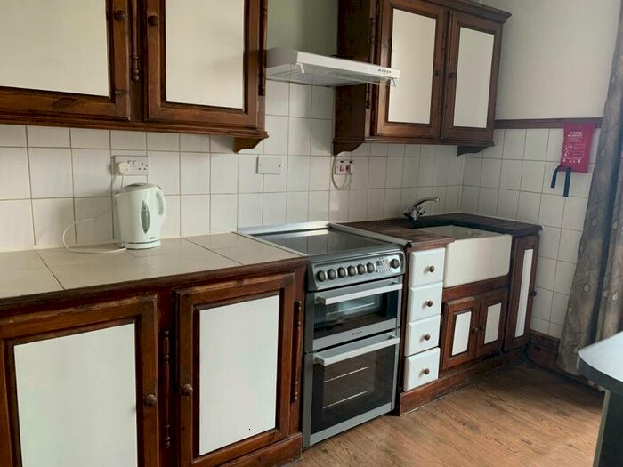 4 Bedroom Flat To Rent In Gloucester Road, Horfield, Bristol, BS7