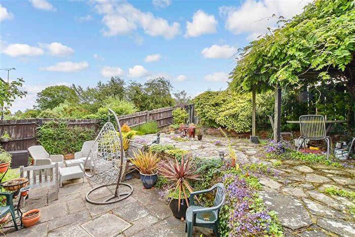3 Bedroom Semi-detached House For Sale In Eastwell Barn Mews, Tenterden, Kent, TN30