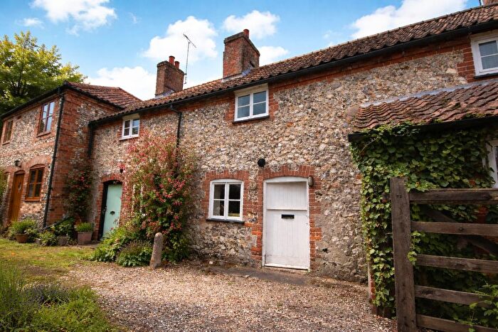 2 Bedroom Cottage For Sale In Nethergate Street, Harpley, PE31