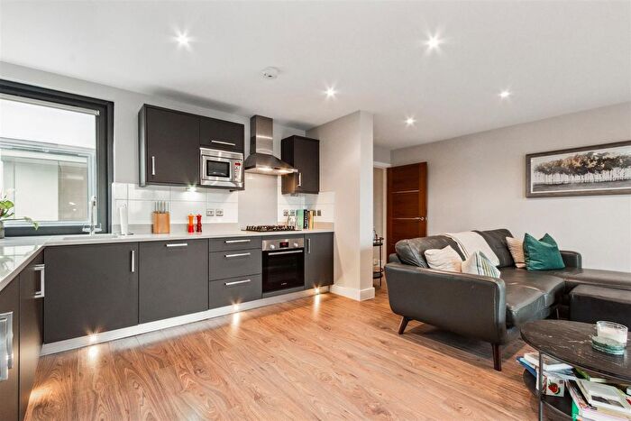 2 Bedroom Flat To Rent In Tooting High Street, Tooting, SW17